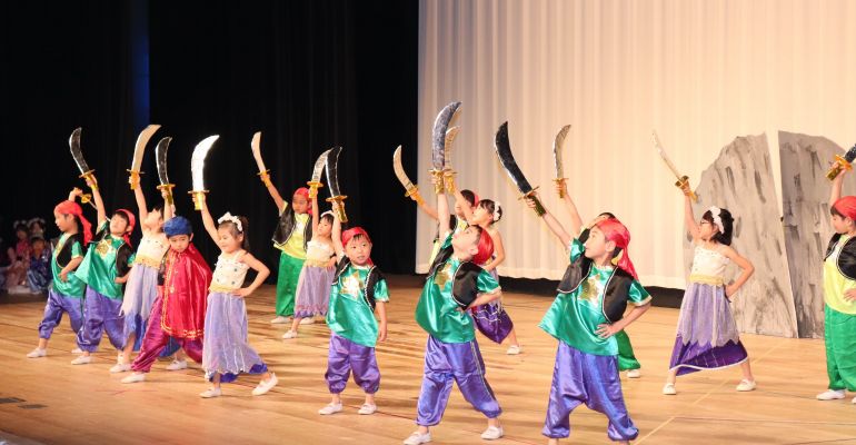 柏市民文化会館で行なう盛大なおゆうぎ会