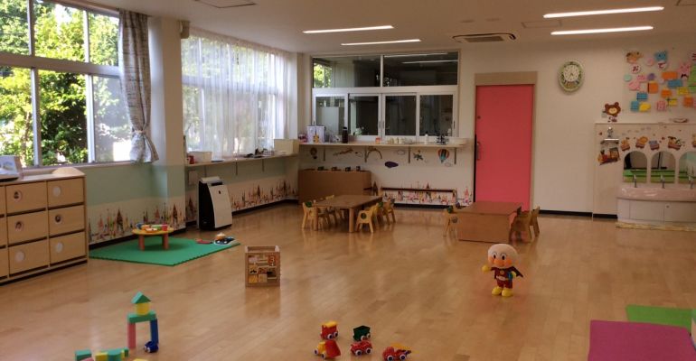 おもちゃ箱のような保育室