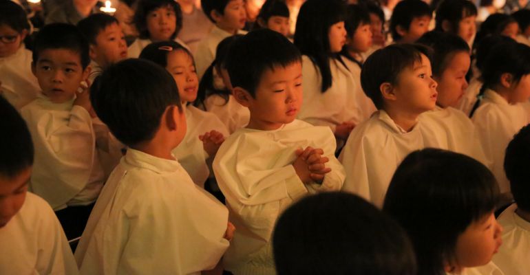 クリスマスは礼拝堂でキャンドルサービス。