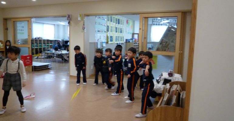 今日もみんなでヒコーキ、えい!